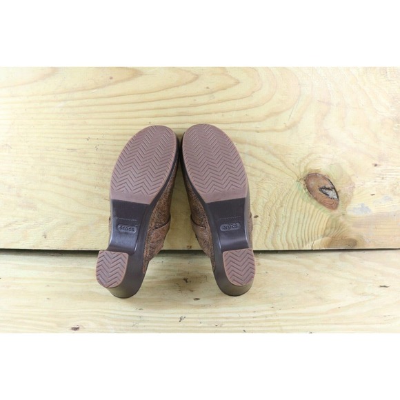 New Crocs Clogs Womens Sz11 Triple Dual Comfort Tooled Brown Shoes Flats Comfort - Picture 7 of 8